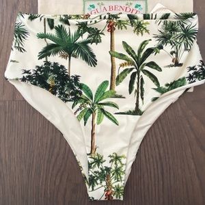 Agua Bendita Bikini Bottom